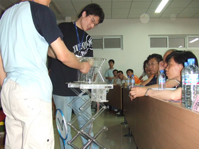 羽毛球训练机器人